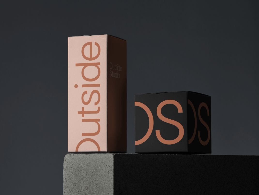 I do not think they need alt text, as they have descriptive captions that should be picked up by screenreaders.